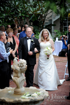 Best Courtyard Lake Lucerne - IW Phillips House Wedding photographer - Sandra Johnson (SJFoto.com)